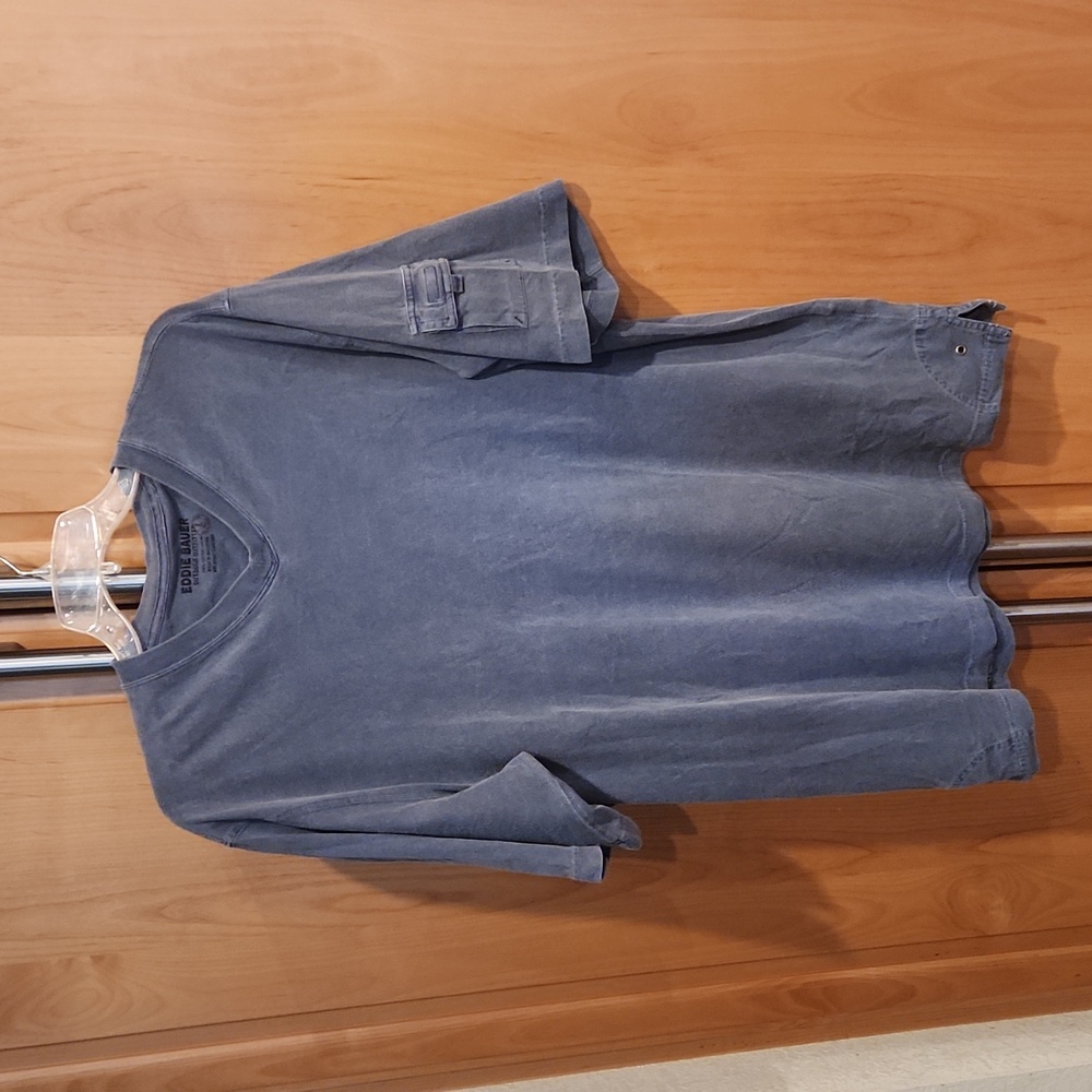 Eddie Bauer blue short sleeve cotton camp tee shirt. Mens Size LT